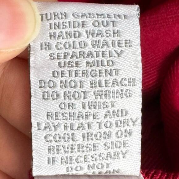 Dressbarn Red with Black Floral Embroidered Detail Cardigan Sweater Size 22/24 - Picture 8 of 8